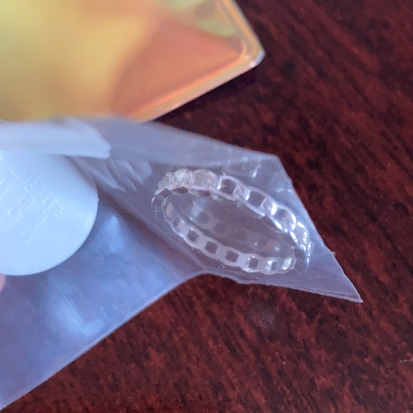 NWT Chain Link Ring - Picture 5 of 5